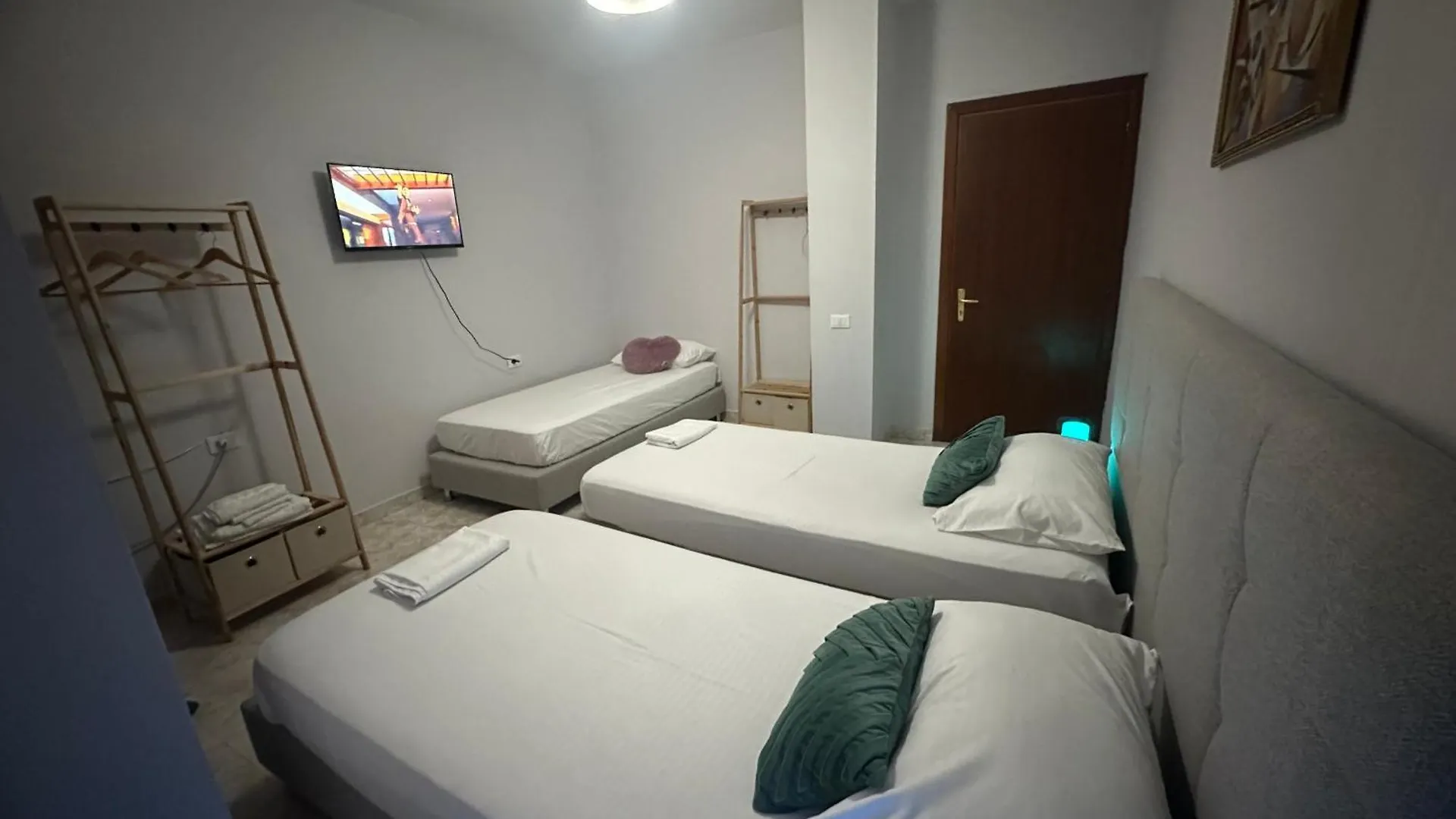 Nunu'S Place At Top Location Blloku Tirana Albania