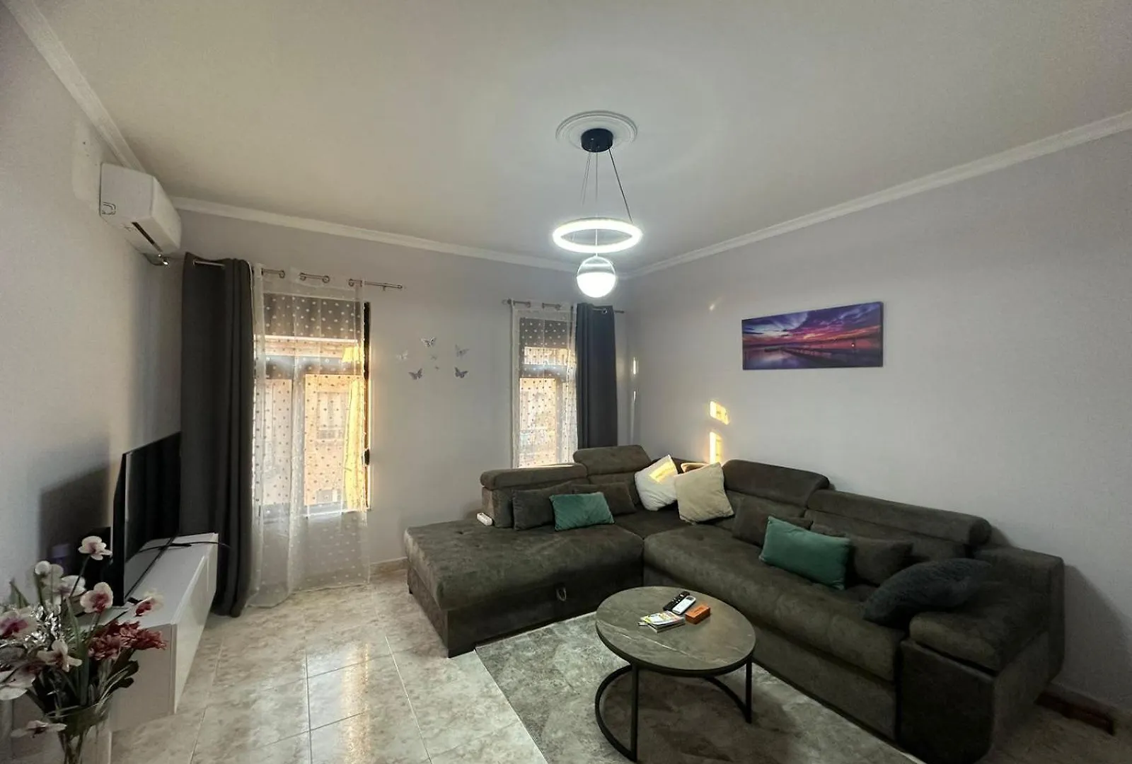 Nunu'S Place At Top Location Blloku Tirana