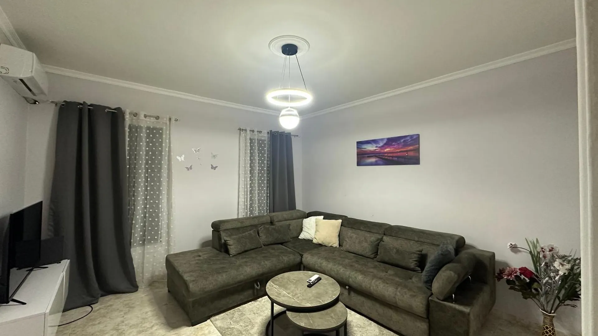 Nunu'S Place At Top Location Blloku Tirana Albania